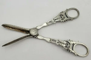 Tijeras de uva vintage con mango perforado de placa plateada #151 - Imagen 1 de 7