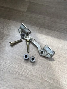 YANMAR DIESEL ENGINE MODEL L48AE  TANK LOWER MOUNTING BRACKET BOLTS & SPACERS  - Bild 1 von 3