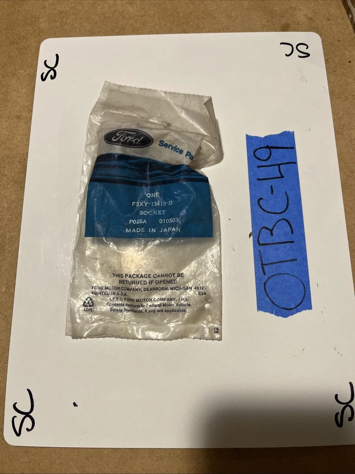 98-03 Ford Escort Side Marker Light Socket Assembly F87Z-13411-AA OEM - Image 1 of 4