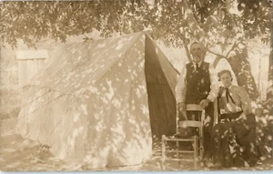 RPPC KINGSBURG, KALIFORNIEN 1908, GESUNDES PAAR ECHTES FOTO POSTKARTE - Bild 1 von 2