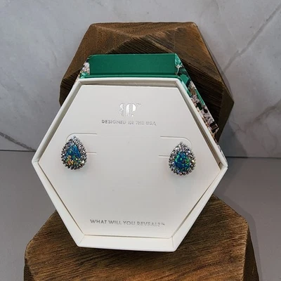 Pendientes Bomb Party Mayo 2024 Gotas de Deslumbramiento Laboratorio Esmeralda Ópalo de Fuego Foto 1 de 4