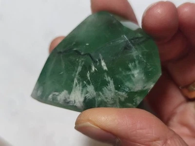 111g 2* Grüner Fluorit Mit Federartigen Einschlüsse, Heilstein, Deko - Bild 1 von 3