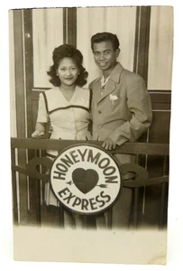 RPPC Attractive Filipino Couple Honeymoon Express Arcade Photo C. 1930s - Picture 1 of 2