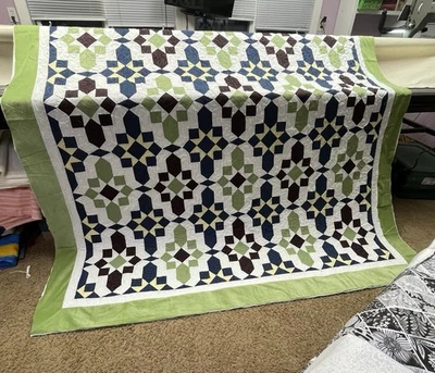 Hermoso edredón hecho en casa multicolor tamaño queen Foto 1 de 3