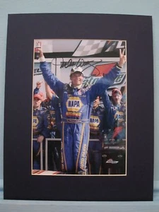 Saluting NASCAR Great - Michael Waltrip y su autógrafo - Imagen 1 de 1