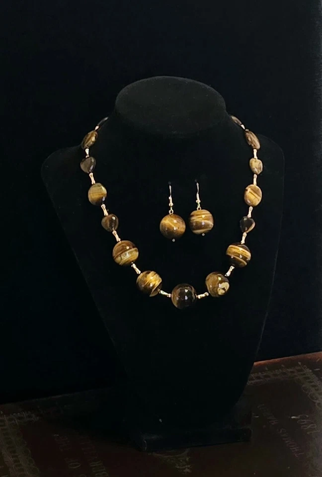 Juego de collar y pendientes ojo de tigre hechos a mano Foto 1 de 1