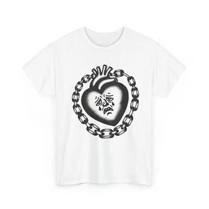 Camiseta Unisex Adulto Arte Tradicional Tatuaje Corazón Pesado Cadena Dolores Emo Punk - Imagen 1 de 13