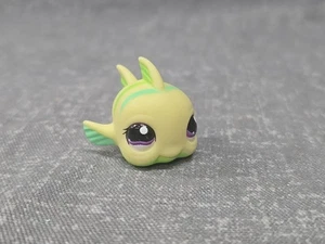 Littlest Pet Shop Authentic # 1213 gelb grün gestreifter Fisch lila Augen - Bild 1 von 2