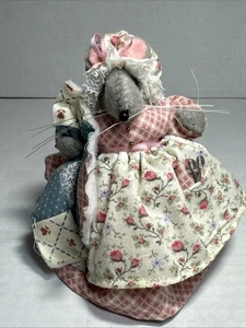 Vintage Mouse Haus Mouse Quilter Folk fatto a mano Diana Boud 1980 vestito d'epoca - Foto 1 di 5