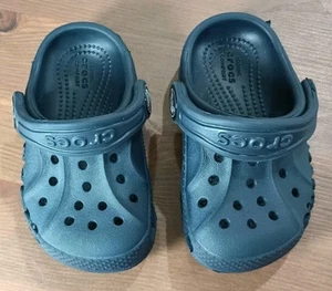 Crocs Baya Clog Navy Slip On Crocs Spell Out Sandals Baby/Toddler Kids Size 4C - Picture 1 of 13