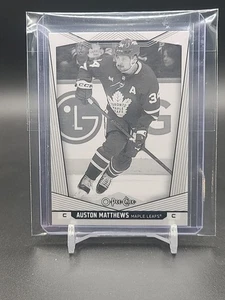 2023-24 UD O-Pee-Chee Black & White Auston Matthews Toronto Maple Leafs - Bild 1 von 1