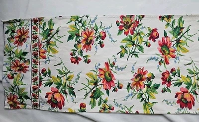 April Cornell Table Runner Pink Red Daisy Floral Flowers Country Chic - Image 1 of 4