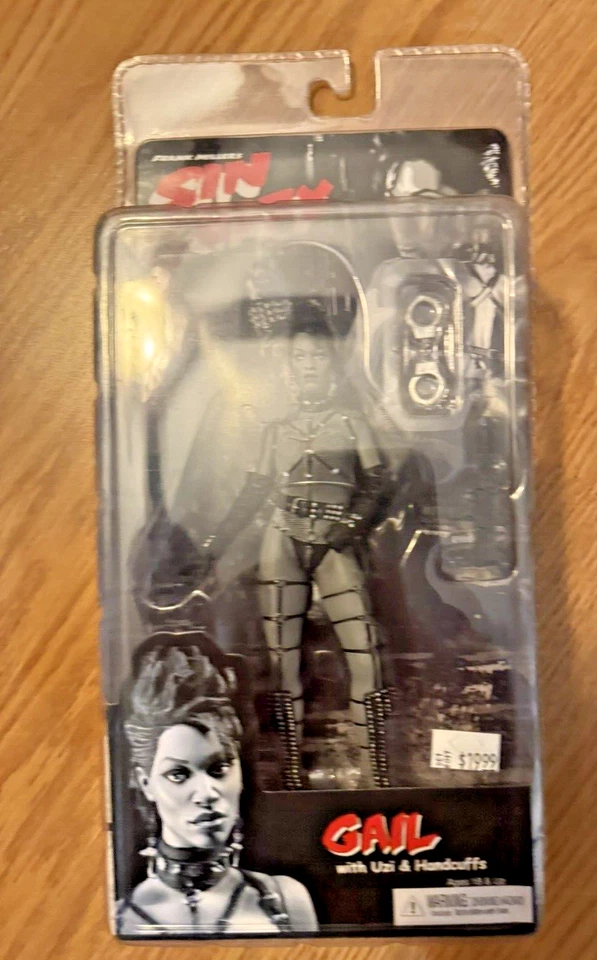 Figura de acción NECA - B&W Gail con Uzi y esposas Sin City  Foto 1 de 1