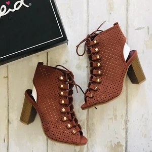 Qupid Perf Button Ankle Boot - Size 6 - Picture 1 of 6