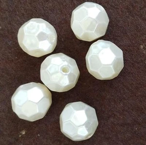 50 cuentas redondas de perlas acrílicas facetadas de 18 mm blanco roto - Imagen 1 de 7
