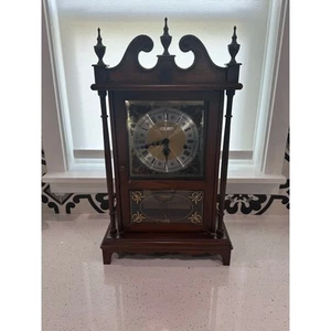 Pillar And Scroll Howard Miller Mantel Clock Antique Chime - Picture 1 of 7