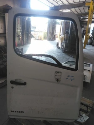 HINO 268 2005-2021 DOOR ASSEMBLY FRONT 3840179 Foto 1 de 4