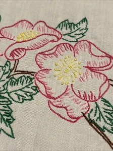 Vintage Tischdecke handbestickt Blumen rosa 56x56" Landhaus romantisch - Bild 1 von 12