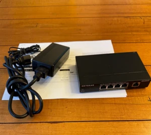 NETGEAR GS305P 5-Port Unmanaged PoE Switch, 83 Watt power, mint condition - Picture 1 of 3