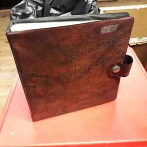 Vinyl Vintage Schallplattenalbum in rot-schwarzer Lederoptik, für 18 Singles - Picture 1 of 1