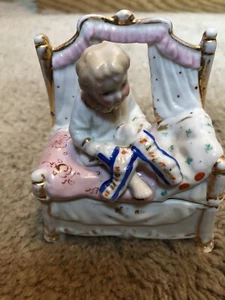 Carenado de porcelana victoriano antiguo caja baratija marca Conta & Boehme en la parte inferior - Imagen 1 de 12