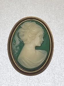 Vintage Carved Green Cameo Brooch Pendant Pin Victorian lady - Picture 1 of 5