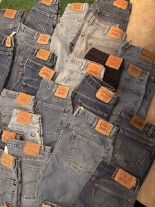 Paket mit 29 Levi's Herrenjeans (gemischt 500 Seriencodes & Signatur - alle Größen) - Bild 1 von 5
