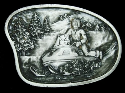 UE07155 VINTAGE 1977 **MOTO DE NIEVE** HEBILLA DE CINTURÓN CONMEMORATIVA Foto 1 de 2