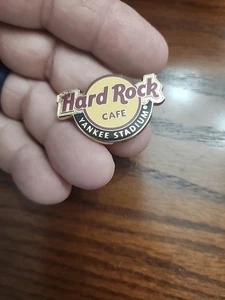 Yankee Stadium Hard Rock Cafe Emaille Pin - Bild 1 von 2