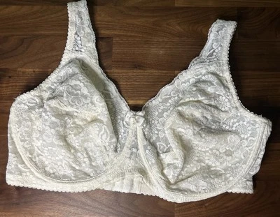 Sujetador De Colección Kmart Blanco RN 42000 Marfil Encaje Transparente Con Aros Talla 40DD Segunda Piel Foto 1 de 4