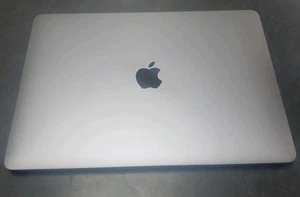 MacBook Pro 13.3" A2338 M2 (2022) 8GB 256GB SSD Space Grey BOXED - Afbeelding 1 van 13