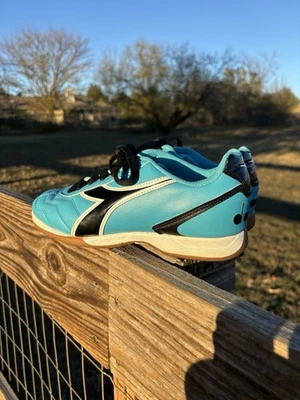 Zapato de fútbol interior Diadora Columbia azul/negro/blanco Capitano ID para mujer talla 7 Foto 1 de 4