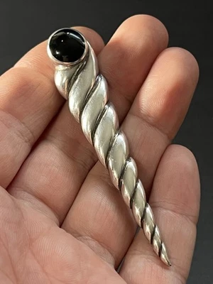 Juego de broche prendedor Kabana de plata de ley 925 con bisel en espiral de ónix negro de 3/8" de longitud Foto 1 de 4