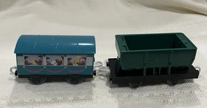 2 Train Car Band Y3347 & Cargo Wagon X4541 (Thomas) Limited 2009 MATTEL Gullane - Picture 1 of 10