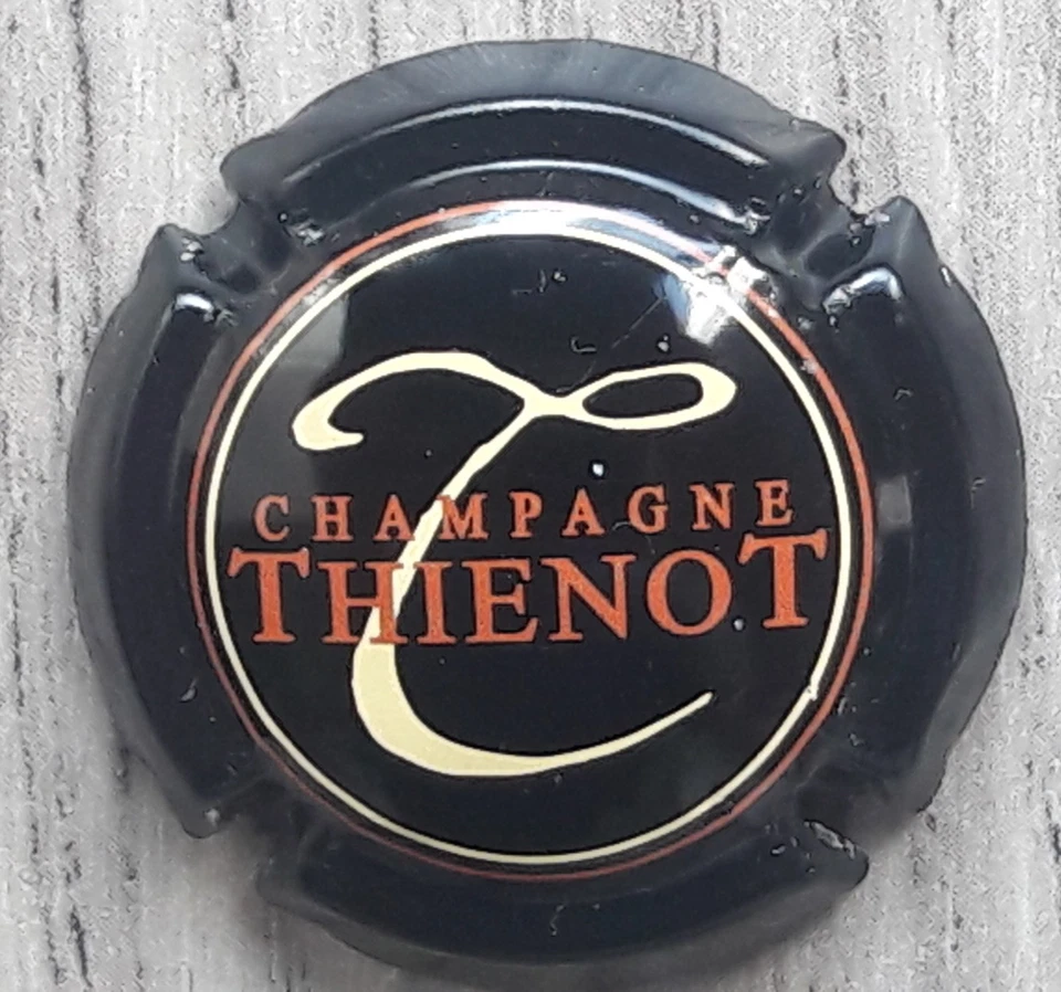 Thiénot Alain : capsule de champagne n° 17 (très bon état) - Photo 1/1