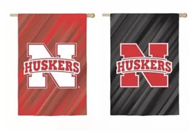 BANDERA DE GAMUZA DE LA UNIVERSIDAD DE NEBRASKA, BORDADA POR EVERGREEN  Foto 1 de 4