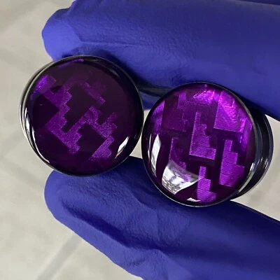 Par de medidores de plugues geométricos holográficos roxos parafuso 16g através de 1 polegada - Imagem 1 de 2