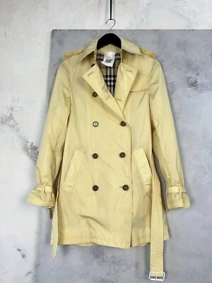 Gabardina Burberry amarilla clara talla M - L Foto 1 de 4