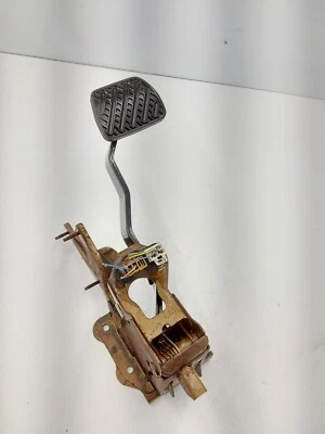 Nissan Rogue 2008-2013 montaje de pedal de freno y gasolina OEM Foto 1 de 4