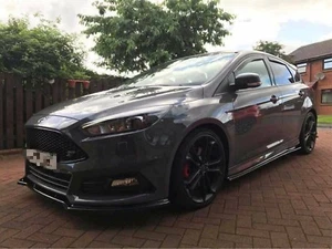 KIT DE CARROCERÍA DIVISOR LÍNEA BAJA FORD FOCUS ST MK3 FACELIFT (2015 arriba) NEGRO BRILLANTE - Imagen 1 de 5