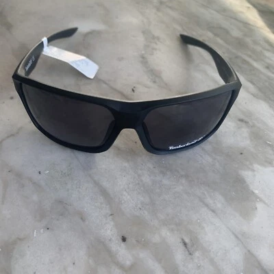 Gafas de sol Timberland para hombre rectangulares de plástico negro, lentes flash plateadas TB7235. 02A Foto 1 de 4