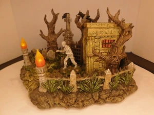 Hawthorne Village Universal Monsters "Mummy's Tomb" w/ Figure - Picture 1 of 22