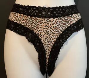 VICTORIA’S SECRET LEOPARD PRINT BLACK LACE CHEEKY PANTY SIZE LARGE - Picture 1 of 9