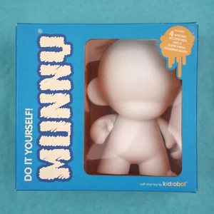 Do It Yourself! MUNNY V4 7" White T08UT001 Soft Vinyl Toy by 2009 Kidrobot Inc. - Bild 1 von 11