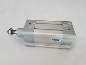 Festo Normzylinder DSBC-80-70-PPVA-N3 Teile Nr. 2126598 Type: J558 Neu - Picture 1 of 9