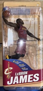 Figura Jersey Rojo LeBron James McFarlane Serie 31 Cleveland Cavaliers - Imagen 1 de 2