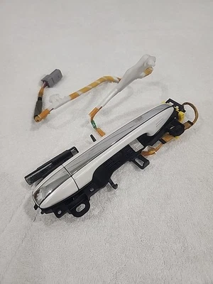 Рукоятка передней двери правая правая в сборе наружная для Toyota Sienna 2011-2020 годов выпуска - Изображение 1 из 4