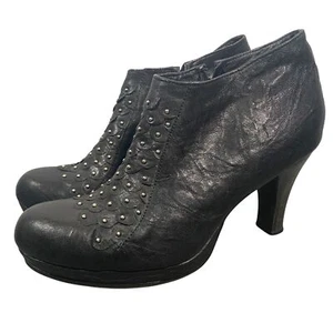 Calleen Cordero schwarze Damen-Stiefeletten aus Leder mit Nieten und Absatz Größe 9 Gothic - Bild 1 von 11