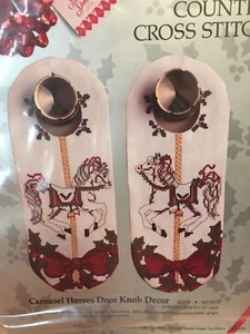CAVALLI GIOSTRA pomello porta decorazione NATALE kit punto croce contato NUOVO - Foto 1 di 3