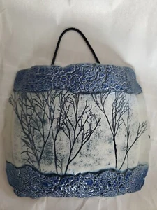 Jarrón de pared de cerámica Tenmoku árboles de abedul azul 6” de alto inspirado en la naturaleza hecho a mano - Imagen 1 de 4